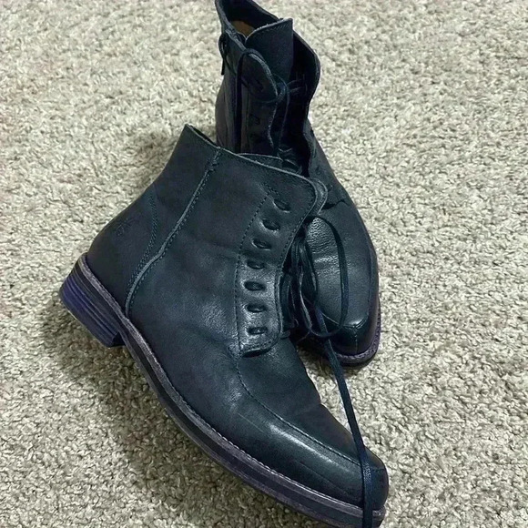 John Fluevog - Picture 2 of 9